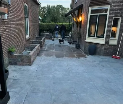Terras grote tegels