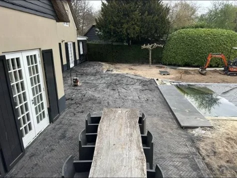 Terras aanleg bij landhuis